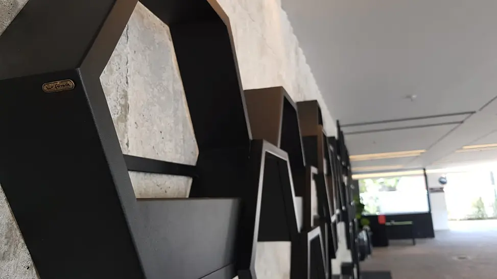 Geometría, peso y materialidad: la firma artesanal en proyecto contemporáneo