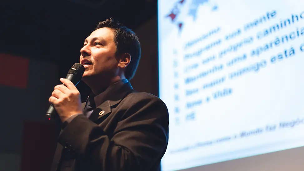 Alfredo Tanimoto en una conferencia: el líder detrás de la expansión de BNI en la Región Oeste de São Paulo