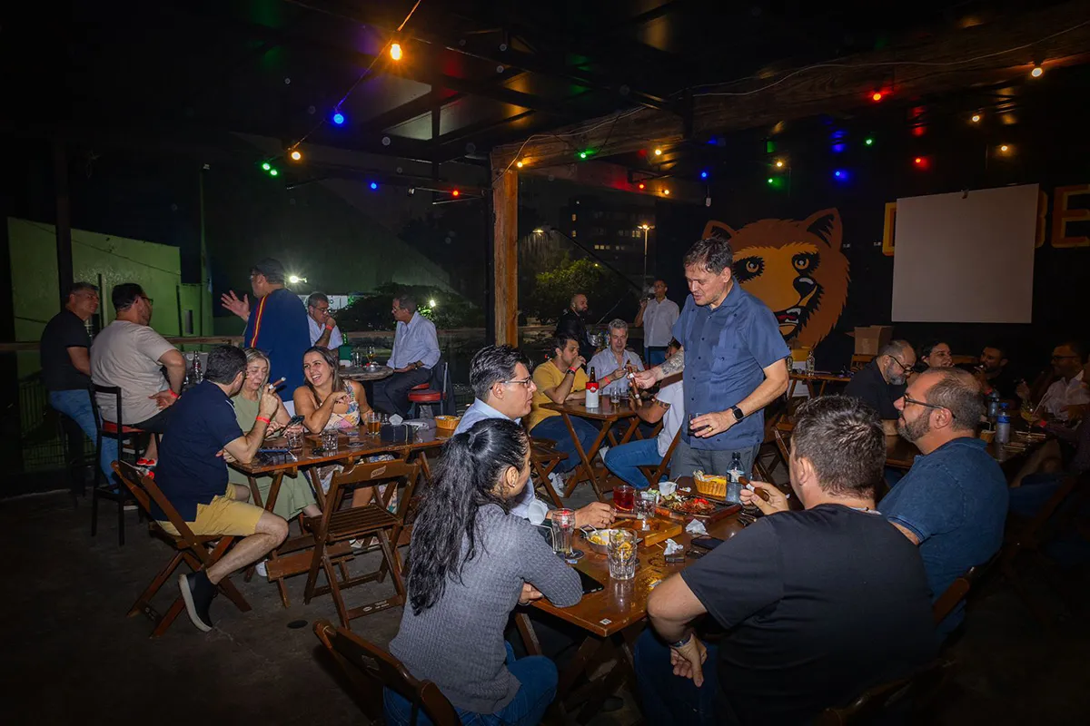 Uma noite do Cigar Night no Altino Deck Bar — harmonização de charutos e bebidas com membros e convidados do BNI