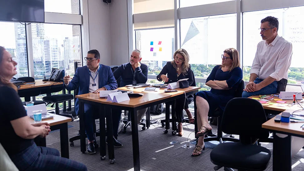 FIA connects theory and practice through executive programmes and consulting projects